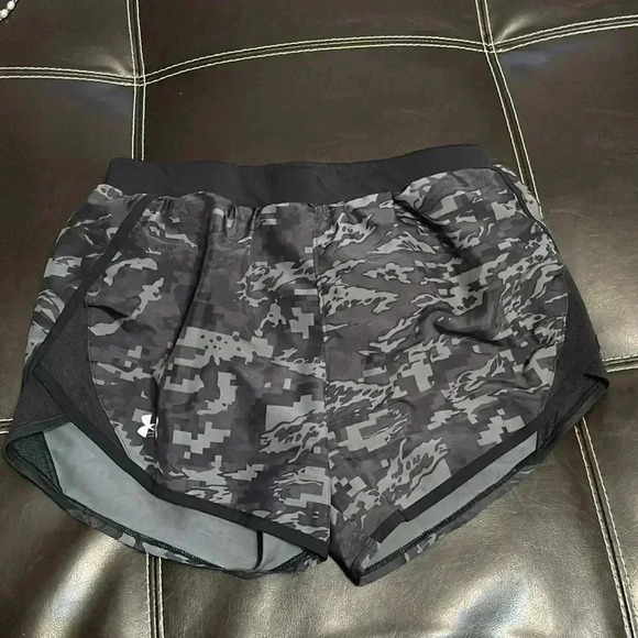 Under Armor Shorts - Picture 1 of 3